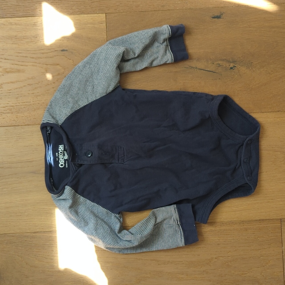 Oshkosh long sleeve bodysuit size 24 months